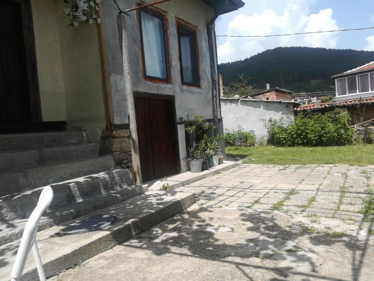 Къща Христини Hotel Kalofer Eksteriør billede